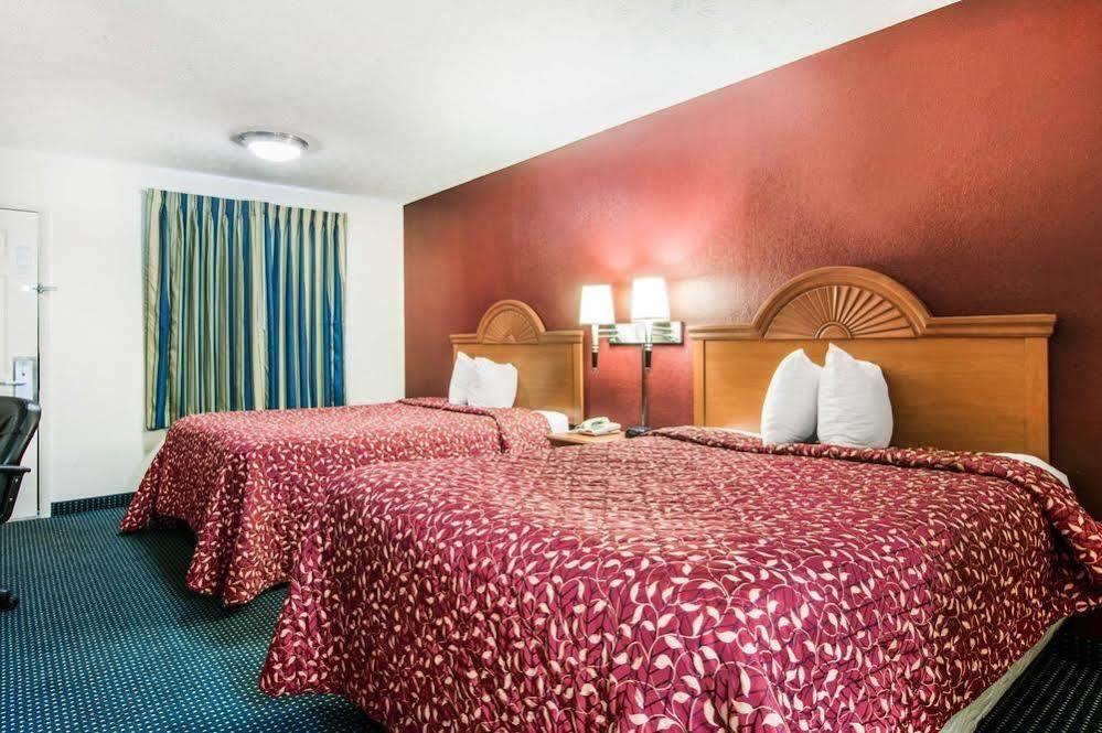 Rodeway Inn Farmington Exteriör bild
